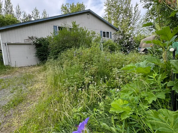 7685 E Rawhide Ln, Palmer, AK 99645