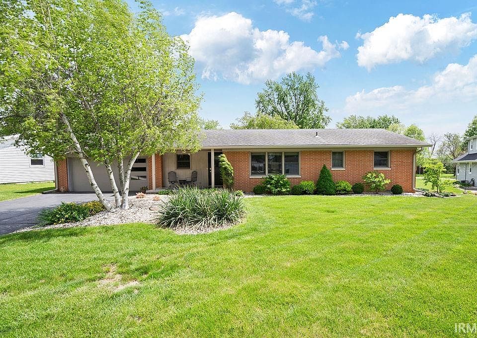 1st image of 215 Holiday Ln