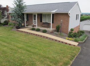 150 Valley View Dr, Ephrata, PA 17522
