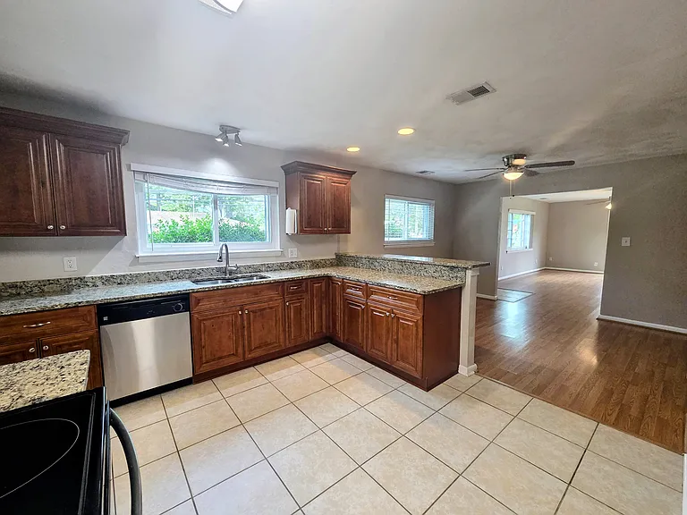 312 Appian Ave — Photo 6