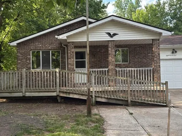 1525 Dilloway Dr, Midland, MI 48640