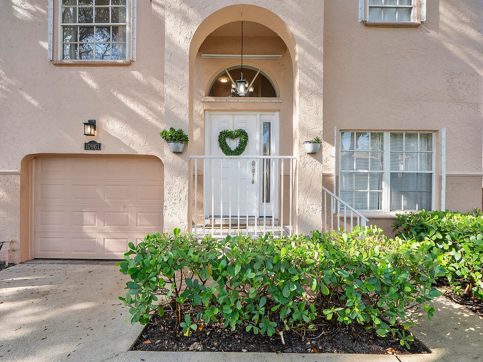 3 bed, 2.5 bath, 1484 sqft, $3,250 — Photo 3