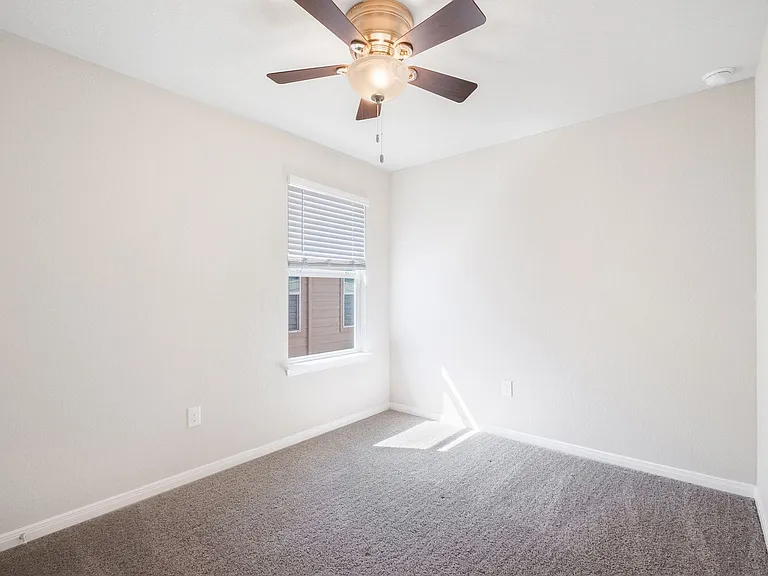 117 Cranbrook Ln — Photo 8