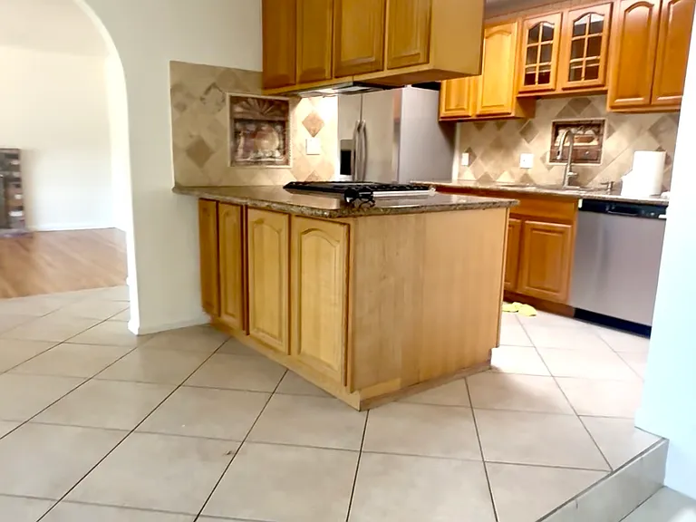 2671 Hawthorne Ave — Photo 7