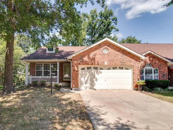 1018 Lexington Estates Dr, Godfrey, IL 62035