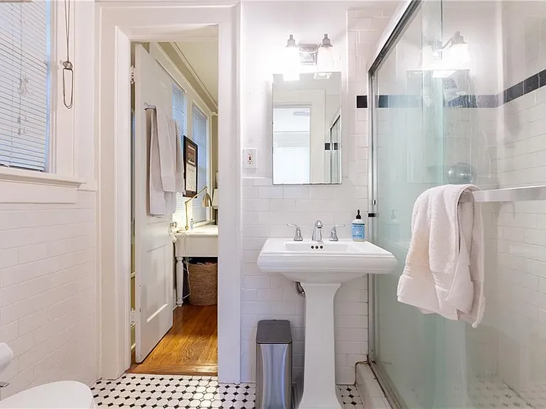1001 Amsterdam Ave NE — Photo 24