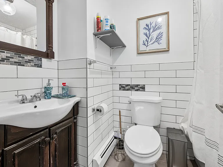 611 Linwood St #2 — Photo 12