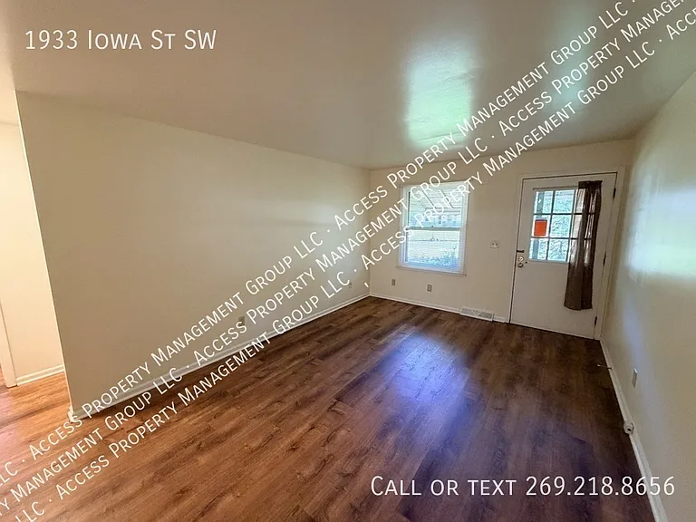 1933 Iowa St SW — Photo 2