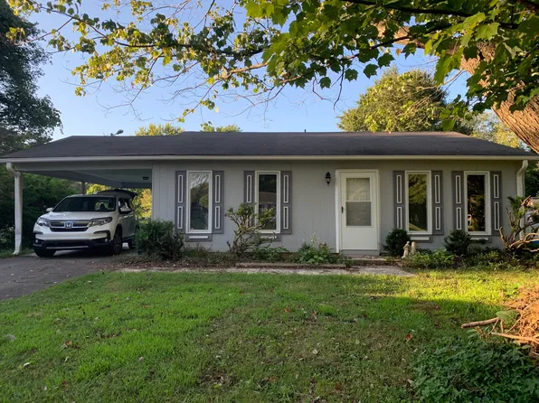 333 Ridgecrest Dr, King, NC 27021