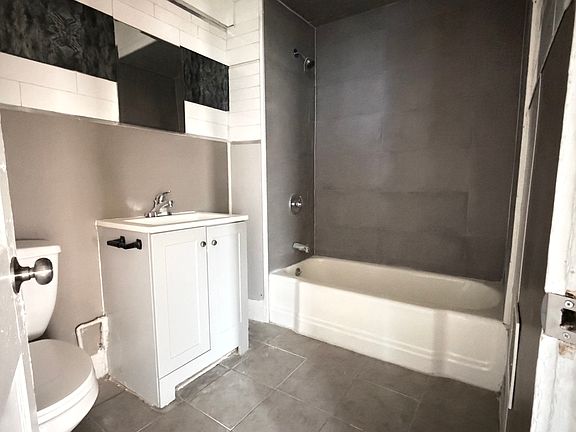 5th image of 312 Danforth Ave #4