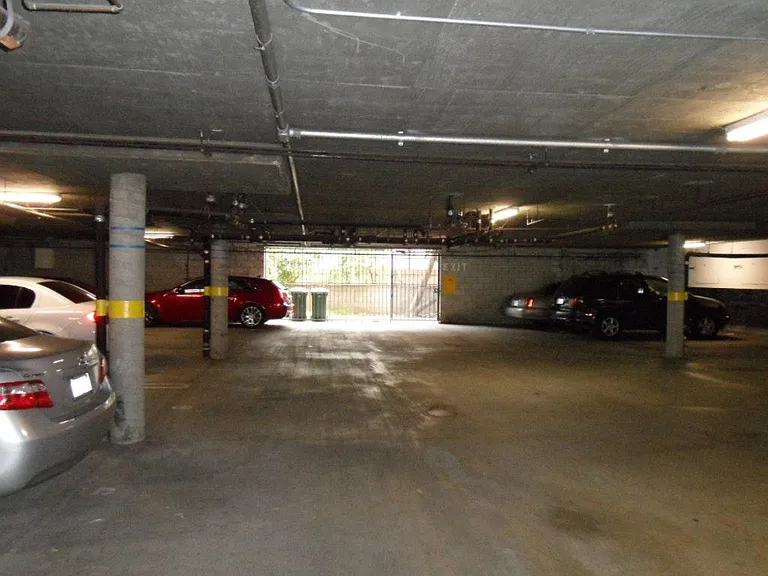 5320 Whitsett Ave #10 — Photo 35