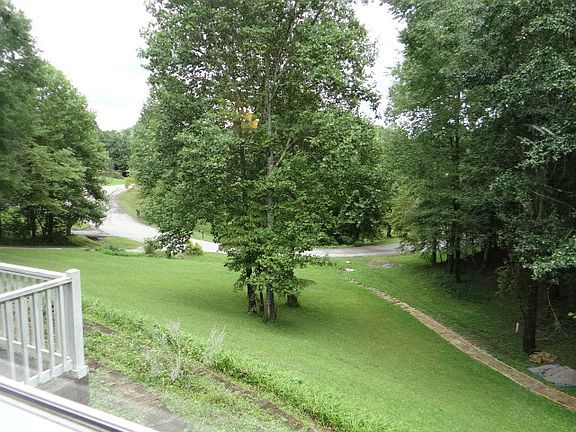 4th image of 669 Julia Dr