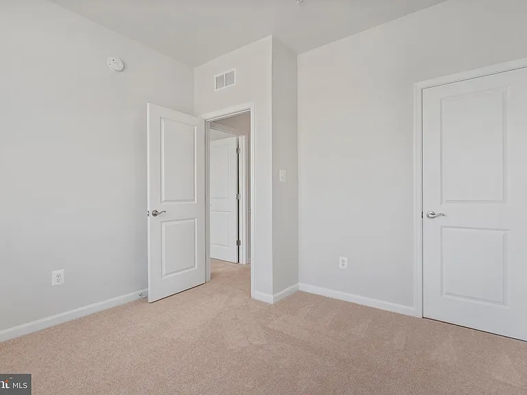 6947 Gladebrook Rd — Photo 27