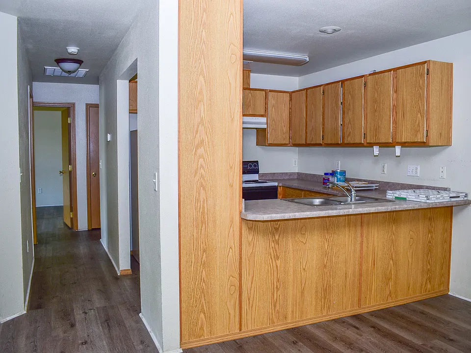 517 Western Ave #17