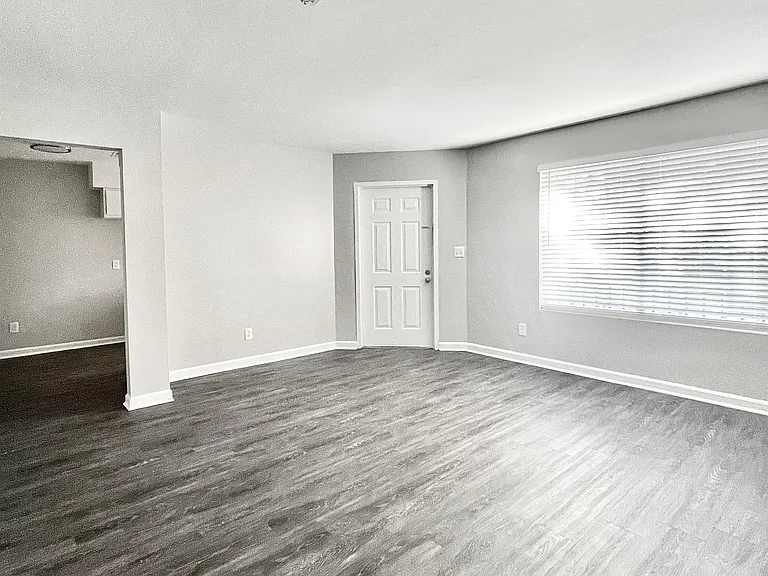 93 Jones Ave — Photo 2