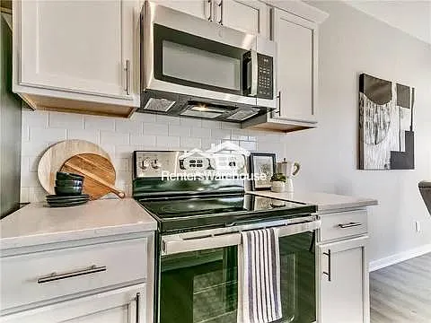 7000 Lake Ridge Ave #21 — Photo 6
