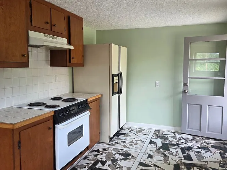 171 Gilmer St #B — Photo 3