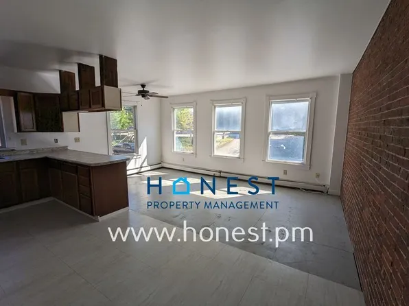 17 Mechanic St #4, Gardiner, ME 04345