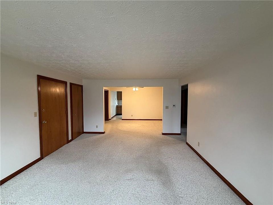 1st image of 52 Southwoods Ave #1