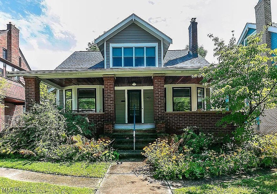 1st image of 2593 Canterbury Rd