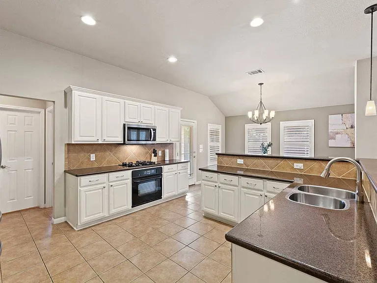 9424 Morgan Creek Dr — Photo 3