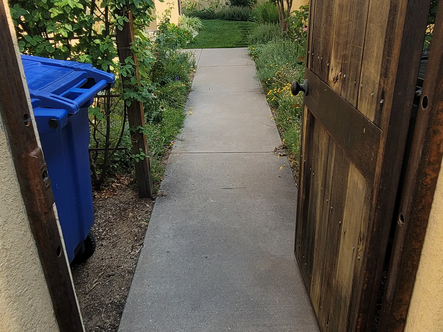 12800 Comanche Rd NE — Photo 2