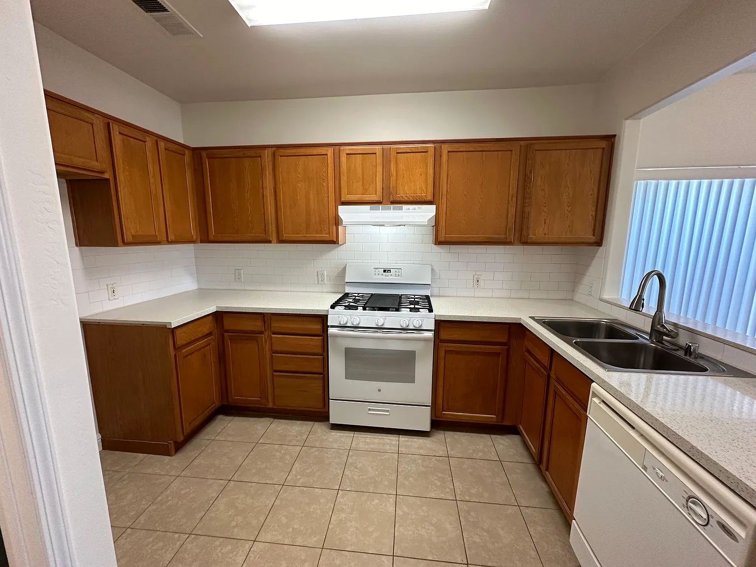 3 bed, 1233 sqft, $1,850 — Photo 3