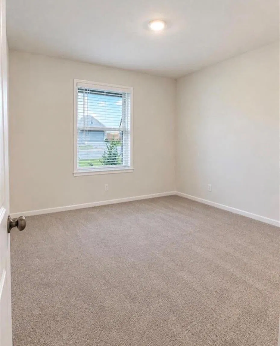 4 bed, 2.0 bath, 1920 sqft, $2,250 — Photo 4