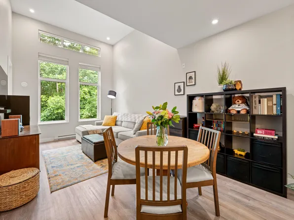 15436 31st Ave #404, Surrey, BC V3Z 3W4