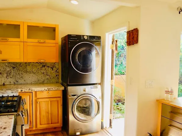 736 Mar Vista Dr, Vista, CA 92081