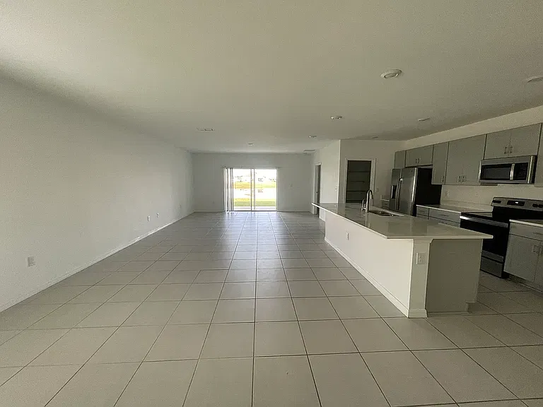 225 Aquamarine Ln — Photo 4