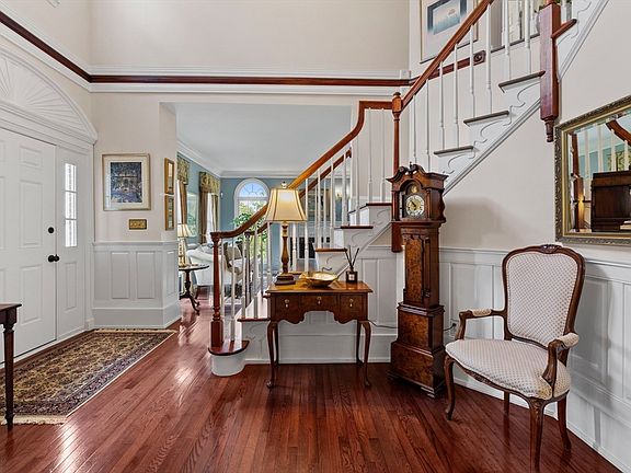 4th image of 7 Wild Rose Dr