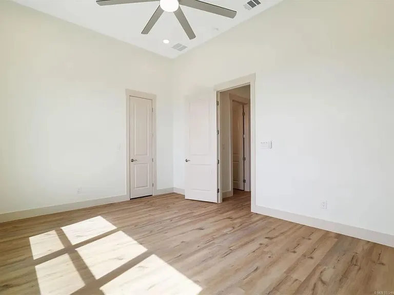 211 Vaughn Ln — Photo 30
