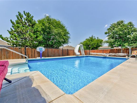 5th image of 149 SW 132nd Pl