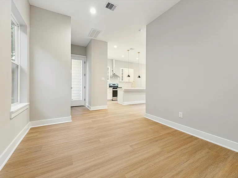 812 Thornton Rd — Photo 7