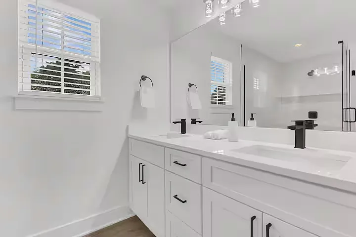 1307 E Harding St — Photo 13
