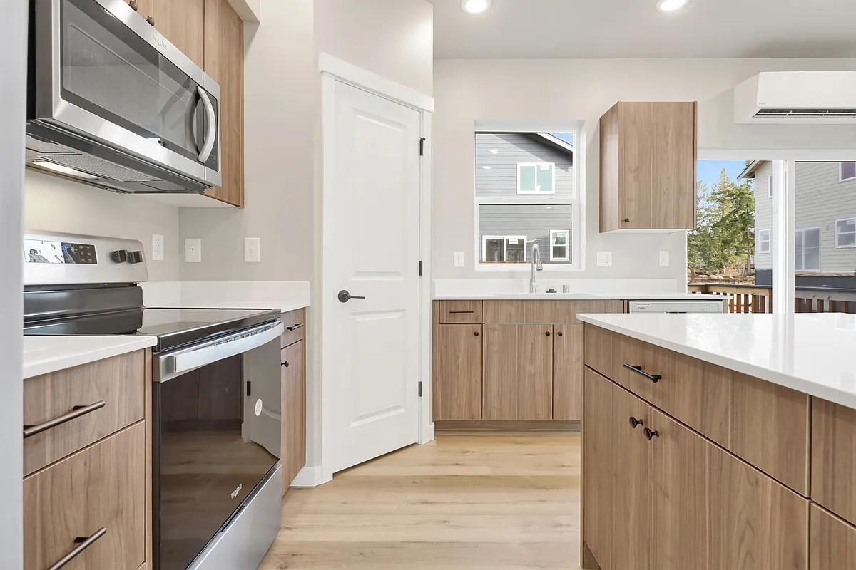 Building Photo - 2753 Oleander Loop