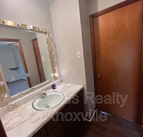 8738 Gleason Dr — Photo 12