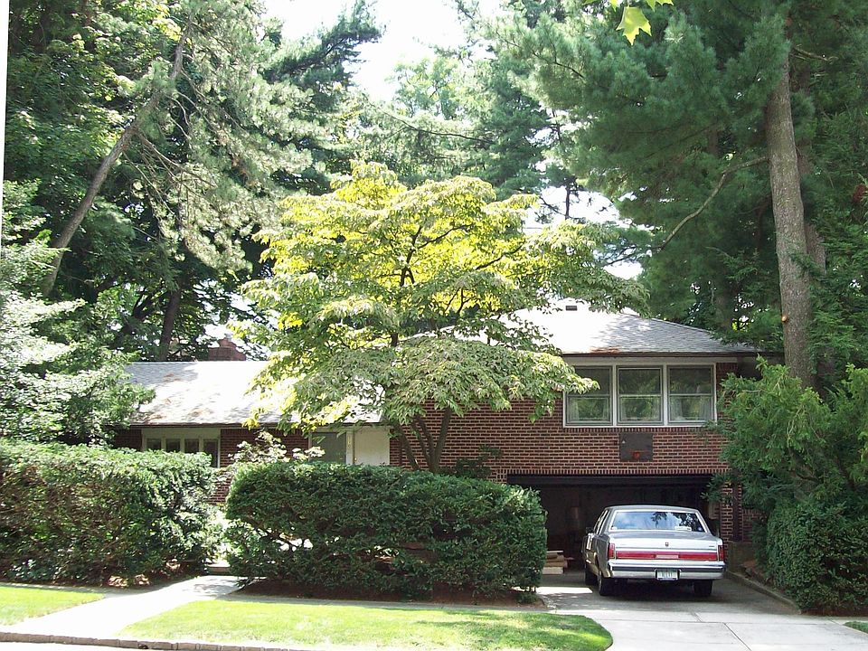 Front of 110 Overlook