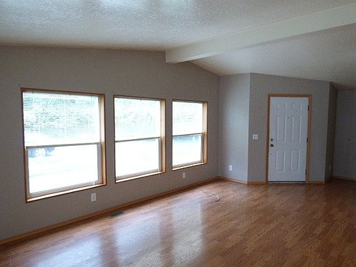 4th image of 513 E 4th St