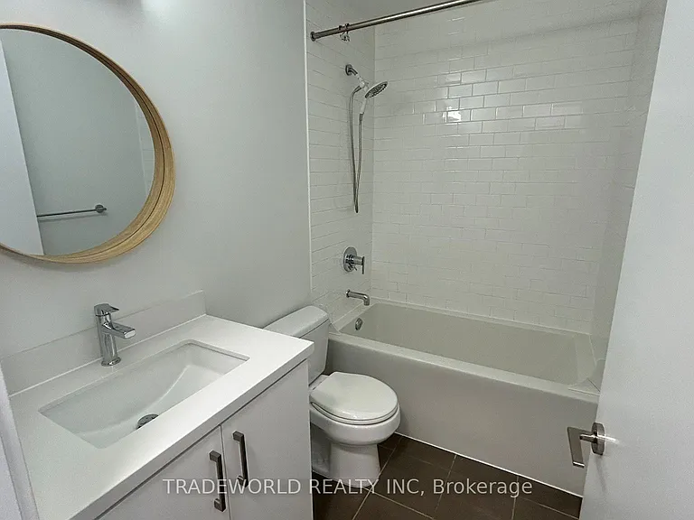 103 The Queensway #1210 — Photo 11