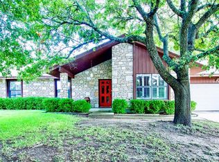 419 Meadow Ridge Dr, Kerrville, TX 78028