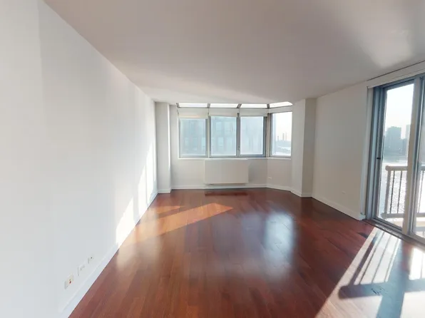 401 East 34th Street N22H image 2 of 9