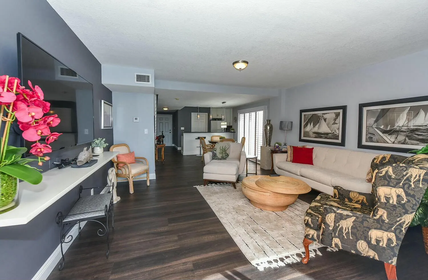2 bed, 2.5 bath, 1347 sqft, $7,500 — Photo 2