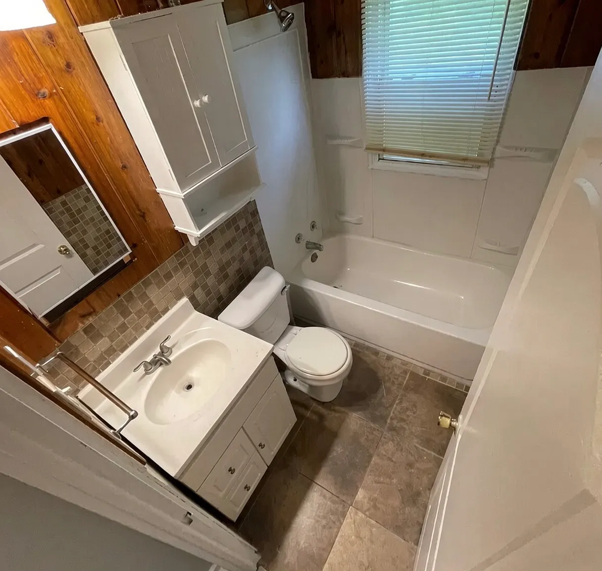 3 bed, 981 sqft, $1,235 — Photo 1