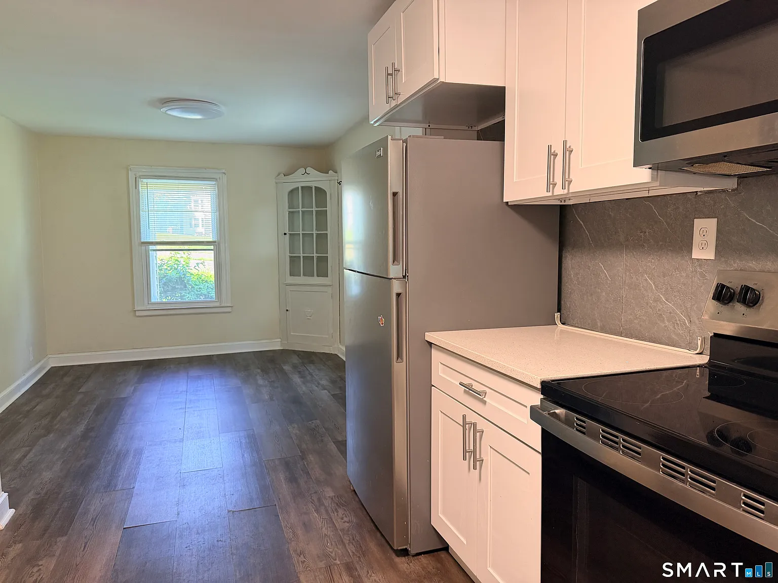 2 bed, 1.0 bath, 884 sqft, $1,800 — Photo 3