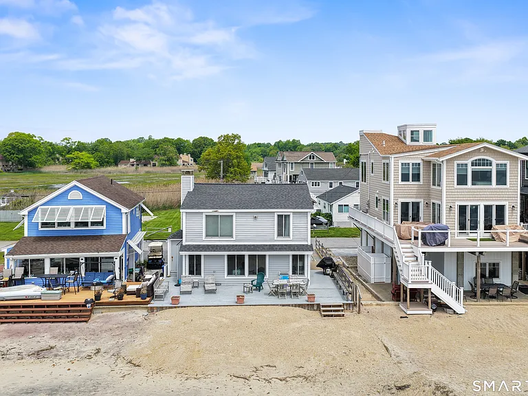 33 Beach Rd W — Photo 1