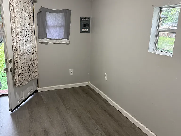 400 Porter Rd — Photo 2