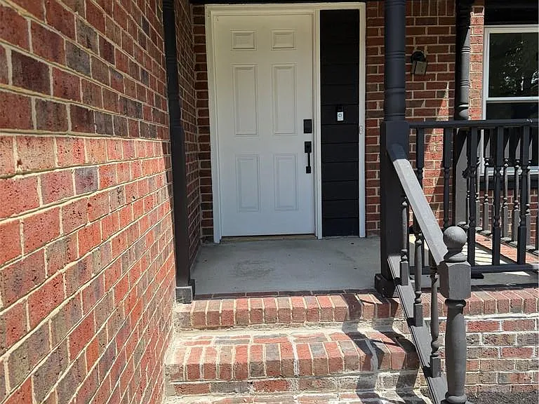 4345 Frontenac Dr — Photo 2