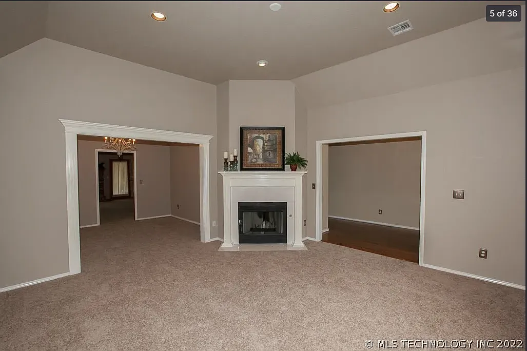 3 bed, 3.5 bath, 3430 sqft, $3,300 — Photo 3